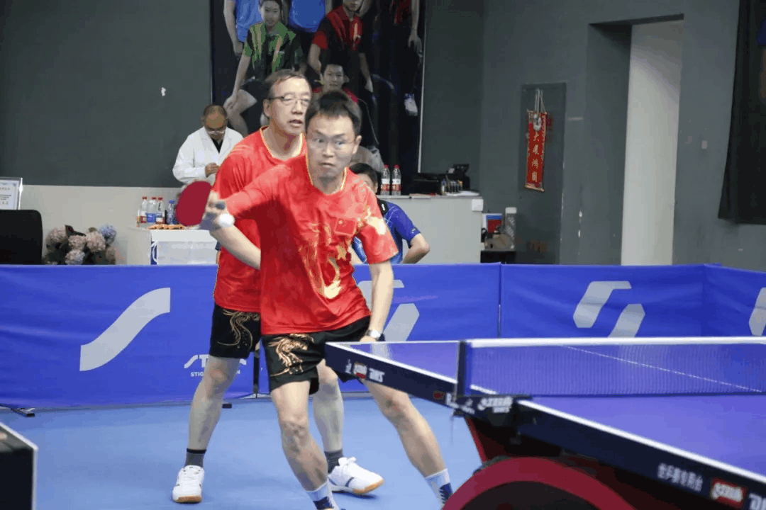 获奖队伍激烈角逐.gif 获奖队伍激烈角逐.gif